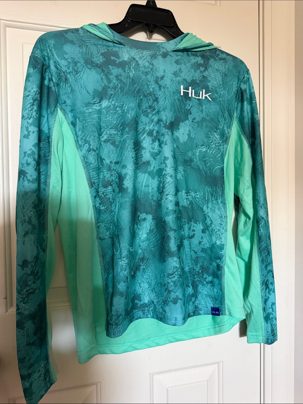 Huk Women's Teal & Mint Hooded Long Sleeve Performance Top